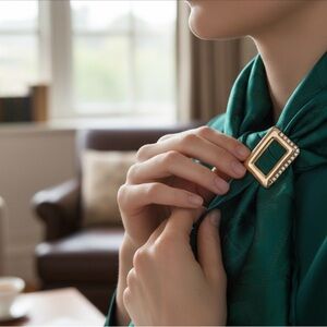 Park Lane Gold Tone Rhinestone Scarf Clip Pendant Enhancer